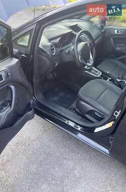 Хэтчбек Ford Fiesta 2015 в 