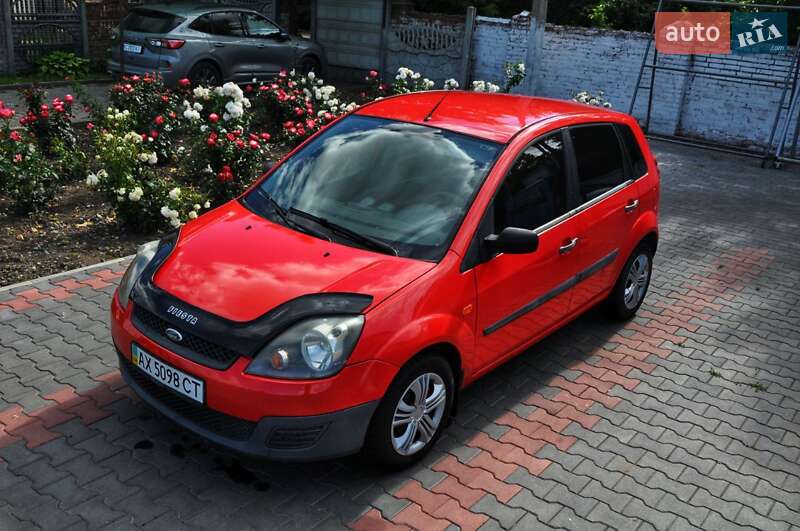 Хэтчбек Ford Fiesta 2007 в 