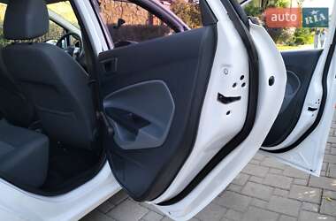 Хэтчбек Ford Fiesta 2011 в 