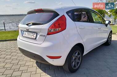 Хэтчбек Ford Fiesta 2011 в 