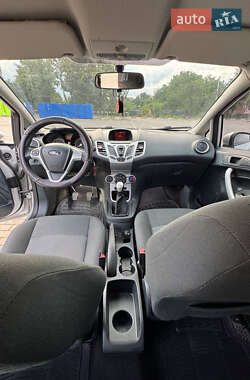 Хэтчбек Ford Fiesta 2012 в 
