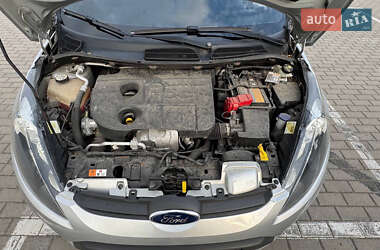 Хэтчбек Ford Fiesta 2012 в 