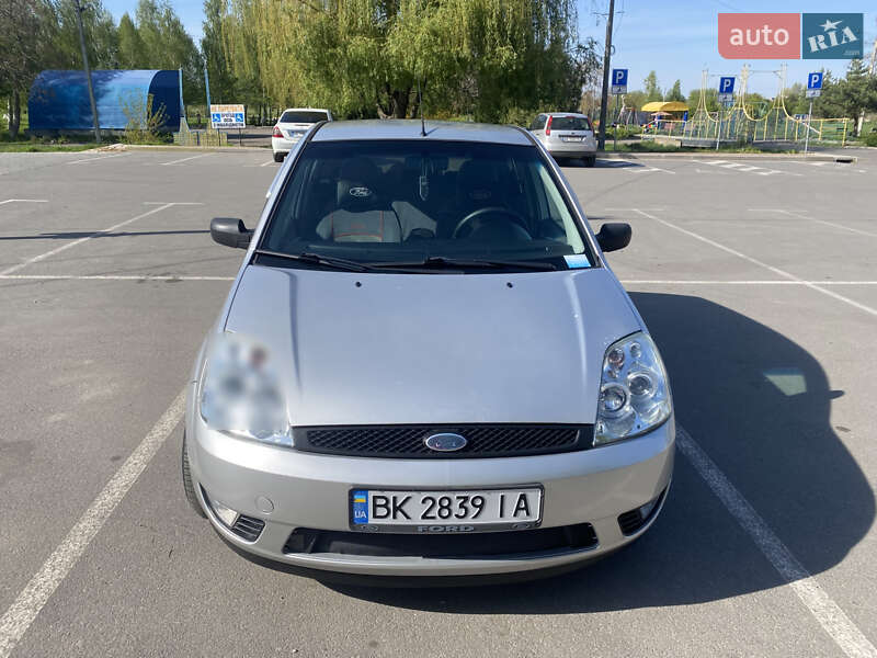 Хэтчбек Ford Fiesta 2002 в Здолбунове