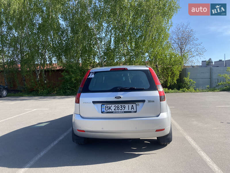 Хэтчбек Ford Fiesta 2002 в Здолбунове