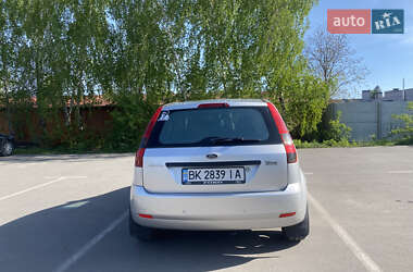 Хэтчбек Ford Fiesta 2002 в 