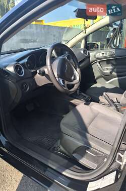 Хэтчбек Ford Fiesta 2016 в 