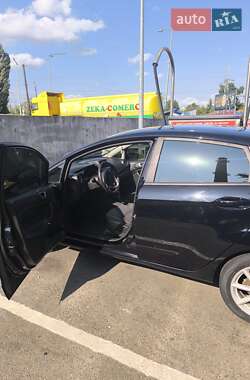 Хэтчбек Ford Fiesta 2016 в 