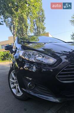 Хэтчбек Ford Fiesta 2016 в 