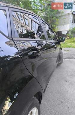 Хэтчбек Ford Fiesta 2016 в 