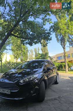 Хэтчбек Ford Fiesta 2016 в 