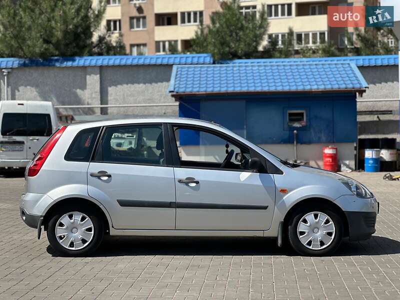 Хэтчбек Ford Fiesta 2005 в Одессе
