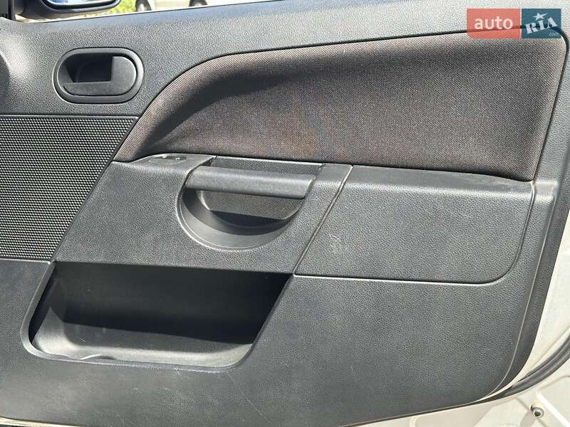Хэтчбек Ford Fiesta 2005 в Одессе