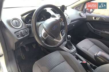 Хэтчбек Ford Fiesta 2012 в 