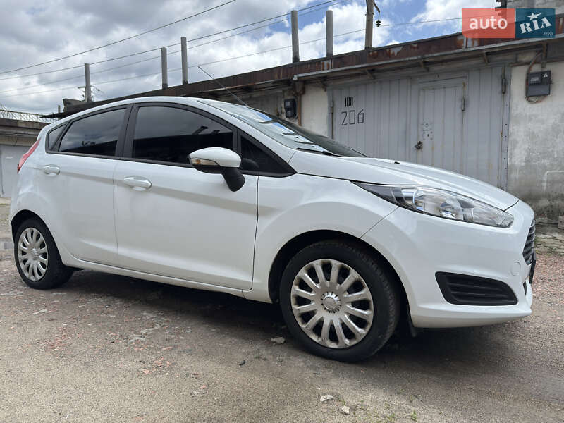 Хетчбек Ford Fiesta 2015 в Києві