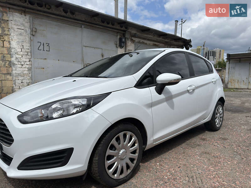 Хетчбек Ford Fiesta 2015 в Києві