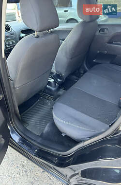 Хэтчбек Ford Fiesta 2008 в Измаиле
