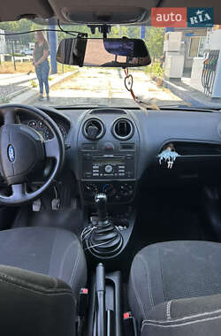 Хэтчбек Ford Fiesta 2008 в 