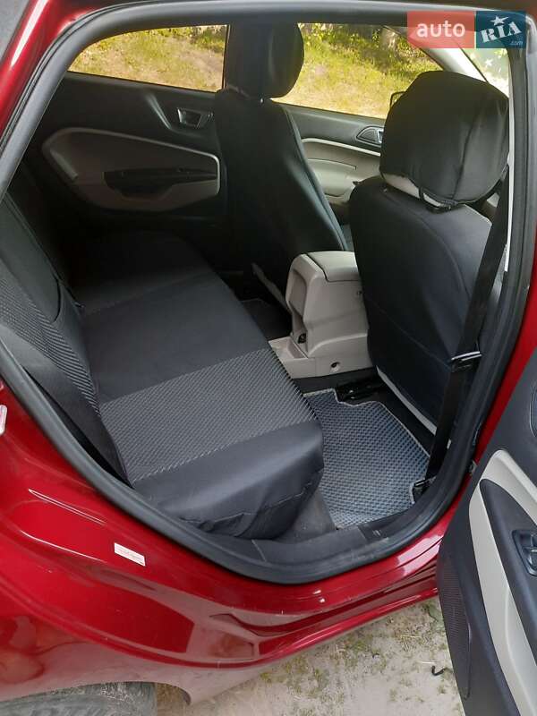 Седан Ford Fiesta 2013 в Славуте