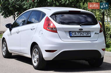 Хэтчбек Ford Fiesta 2012 в 