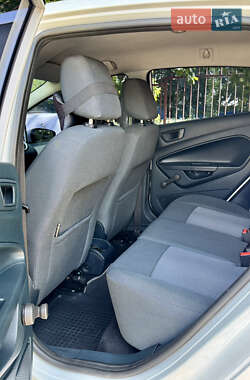 Хэтчбек Ford Fiesta 2012 в 