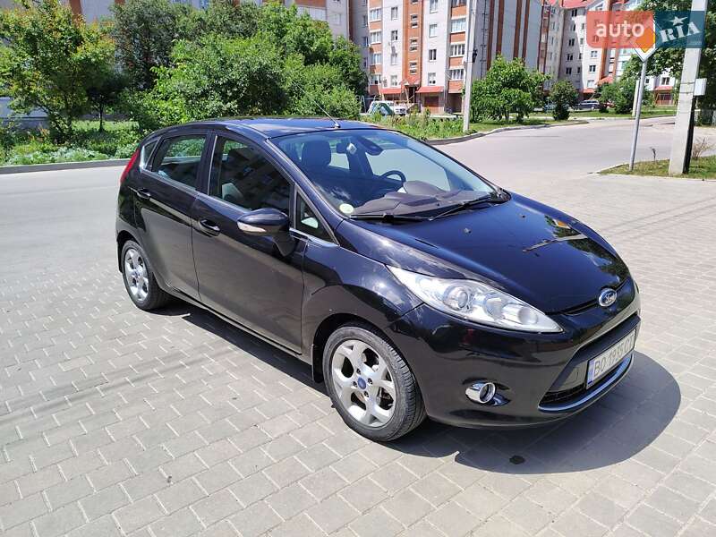 Хэтчбек Ford Fiesta 2011 в 