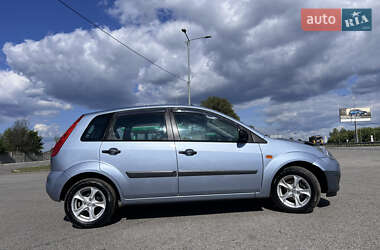 Хэтчбек Ford Fiesta 2006 в 