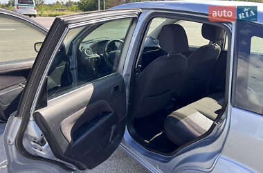 Хэтчбек Ford Fiesta 2006 в 