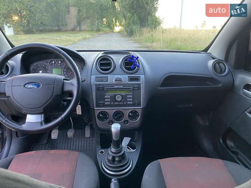 Хэтчбек Ford Fiesta 2008 в Луцке