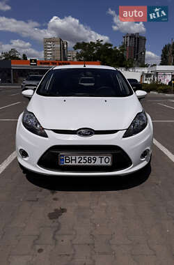 Хэтчбек Ford Fiesta 2011 в 
