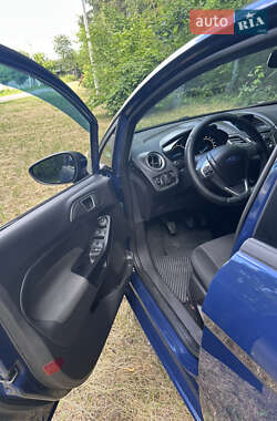 Хэтчбек Ford Fiesta 2012 в 