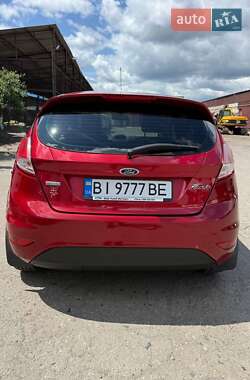 Хэтчбек Ford Fiesta 2015 в 