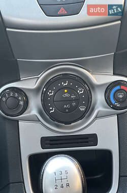 Хэтчбек Ford Fiesta 2011 в 