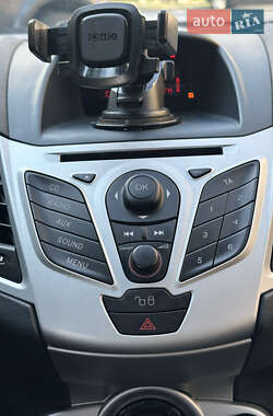 Хэтчбек Ford Fiesta 2011 в 