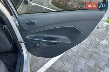 Хэтчбек Ford Fiesta 2011 в 