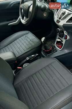 Хэтчбек Ford Fiesta 2012 в 