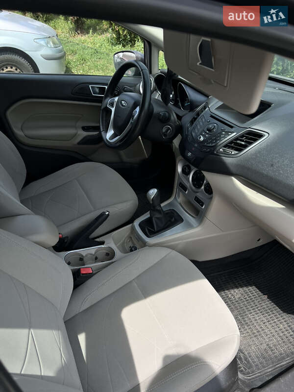 Хэтчбек Ford Fiesta 2015 в Хмельницком