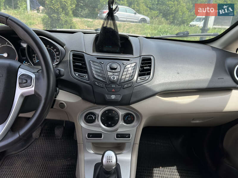 Хэтчбек Ford Fiesta 2015 в Хмельницком