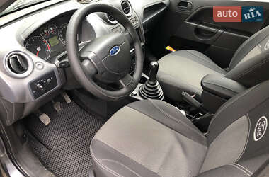Хэтчбек Ford Fiesta 2006 в 