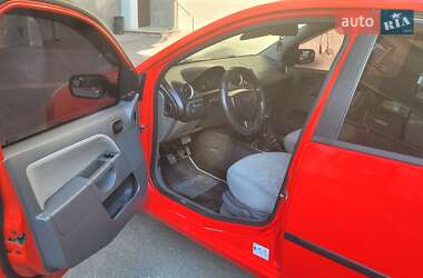 Хэтчбек Ford Fiesta 2003 в 