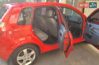 Хэтчбек Ford Fiesta 2003 в 