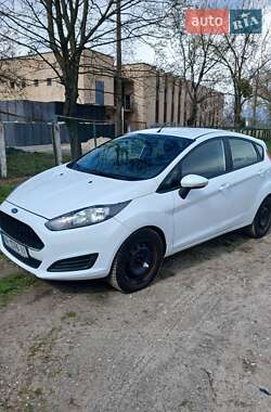 Хэтчбек Ford Fiesta 2016 в 