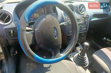 Хэтчбек Ford Fiesta 2006 в 