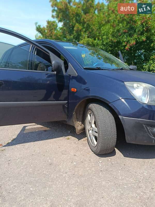 Хэтчбек Ford Fiesta 2006 в Конотопе