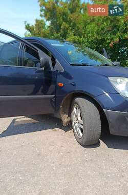 Хэтчбек Ford Fiesta 2006 в 