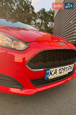 Хетчбек Ford Fiesta 2016 в Чернігові