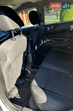 Хетчбек Ford Fiesta 2013 в 