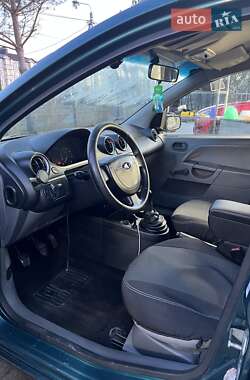 Хэтчбек Ford Fiesta 2002 в 