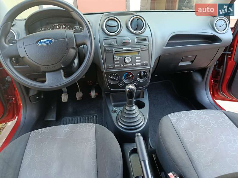 Хэтчбек Ford Fiesta 2008 в Ужгороде