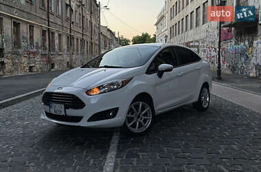 Седан Ford Fiesta 2015 в Черкасах