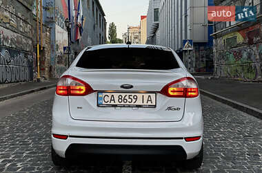 Седан Ford Fiesta 2015 в 